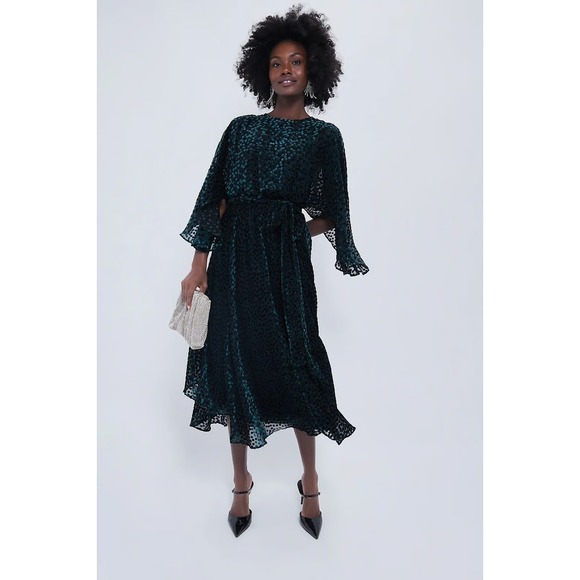 tuckernuck green velvet dress Always Turn To You Emerald Green Velvet Dress – Shop the Mint main image 0